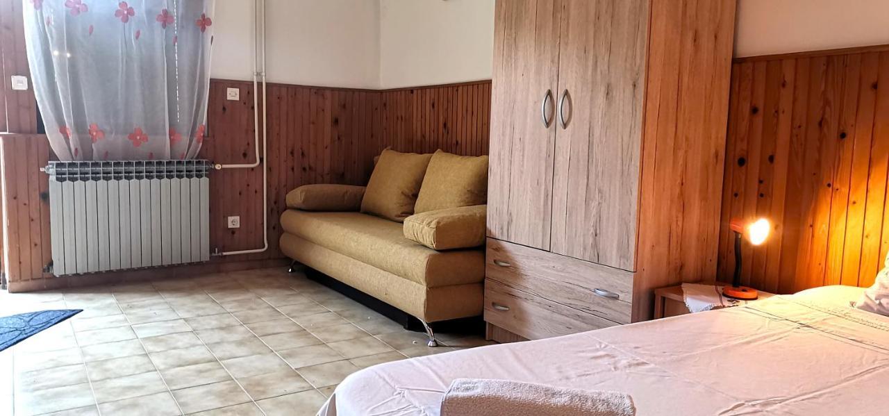Apartments And Room Pergola Ρόβινι Εξωτερικό φωτογραφία