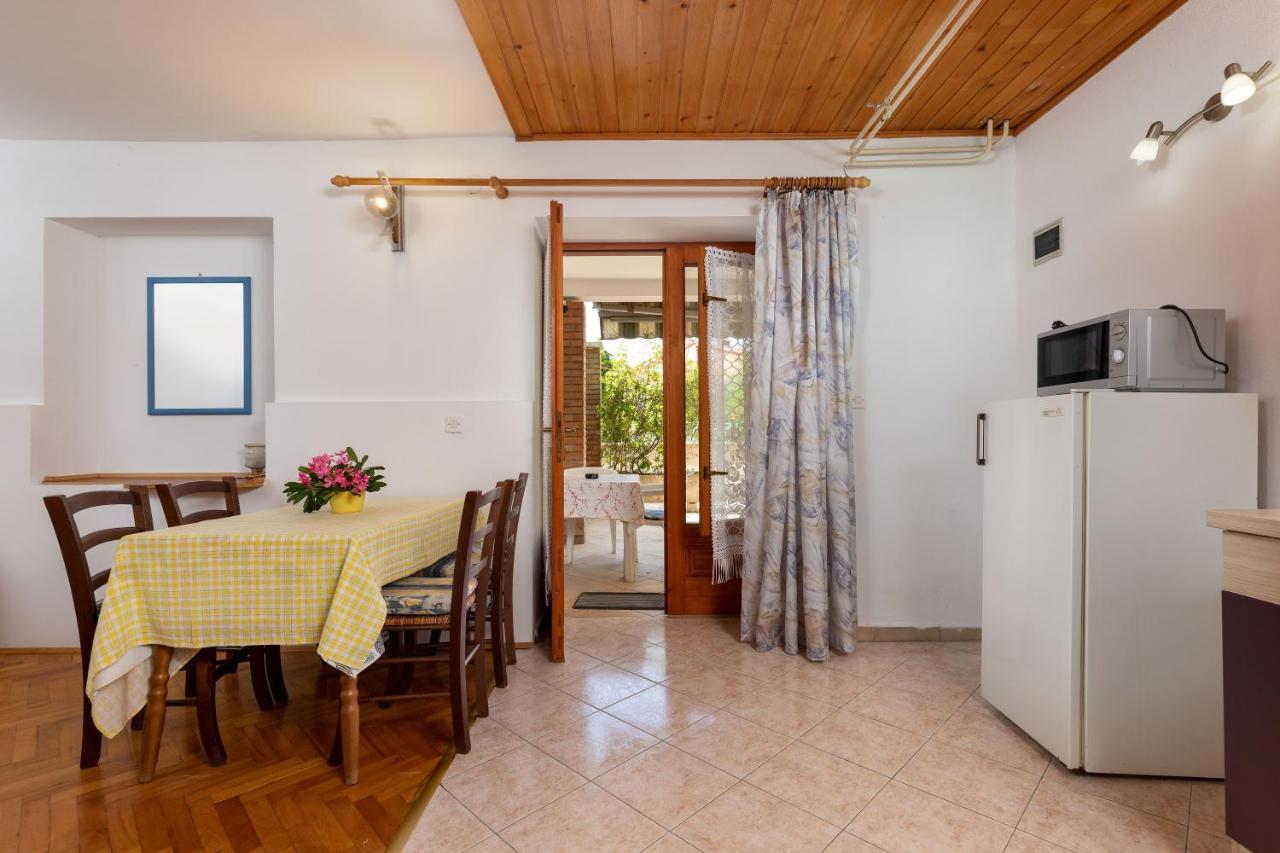 Apartments And Room Pergola Ρόβινι Εξωτερικό φωτογραφία