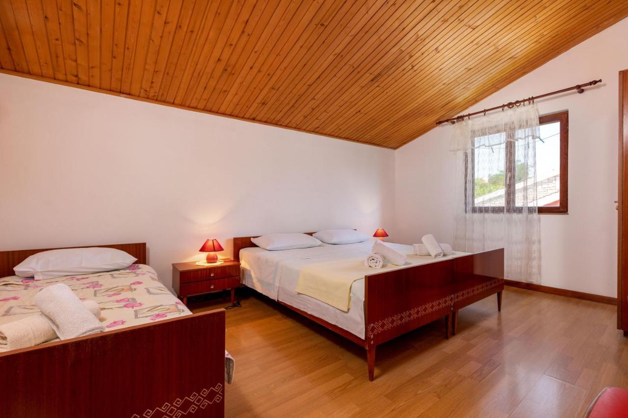 Apartments And Room Pergola Ρόβινι Εξωτερικό φωτογραφία